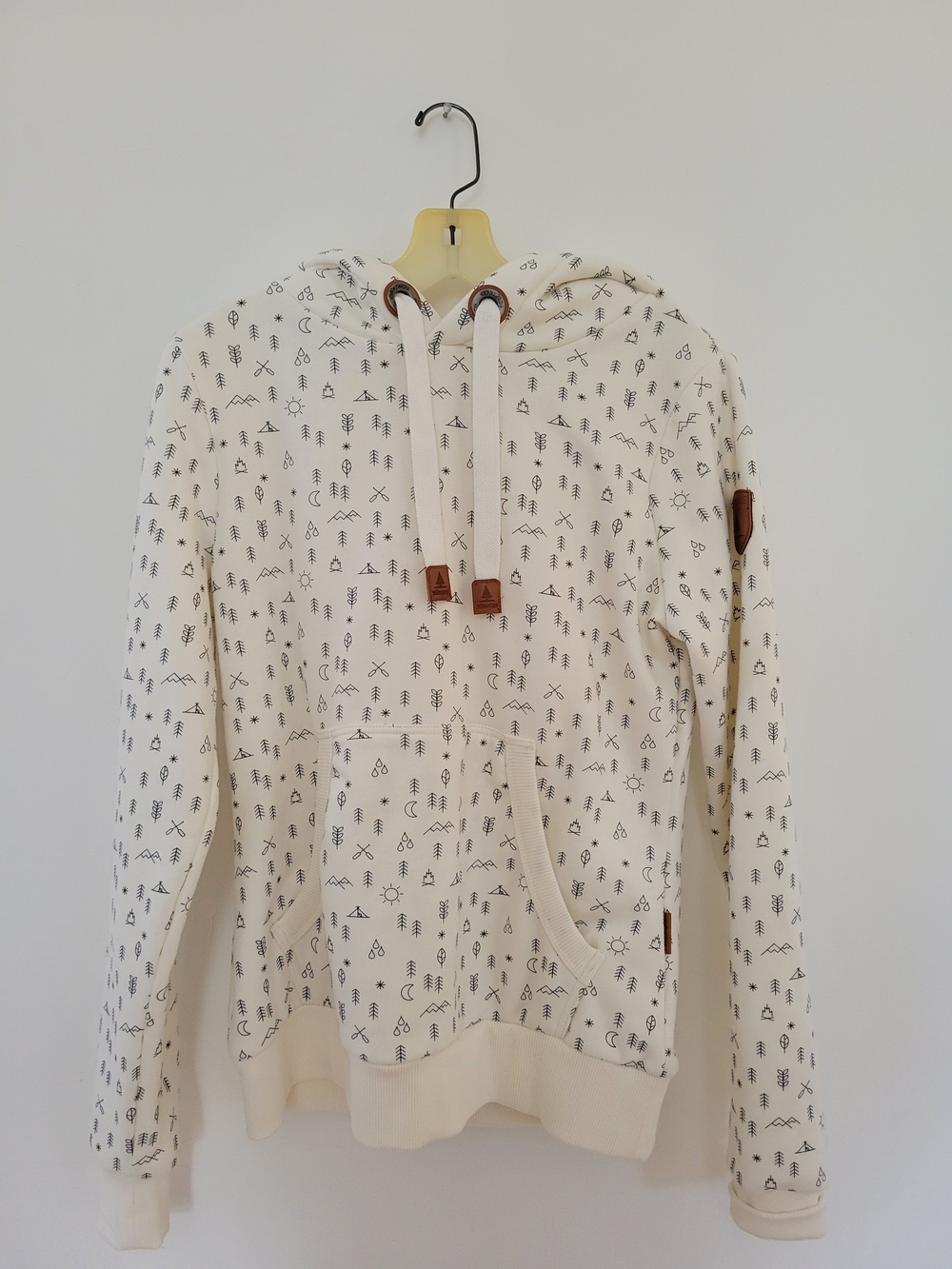 Wanakome Cream Hoodie with Black Geometric Print